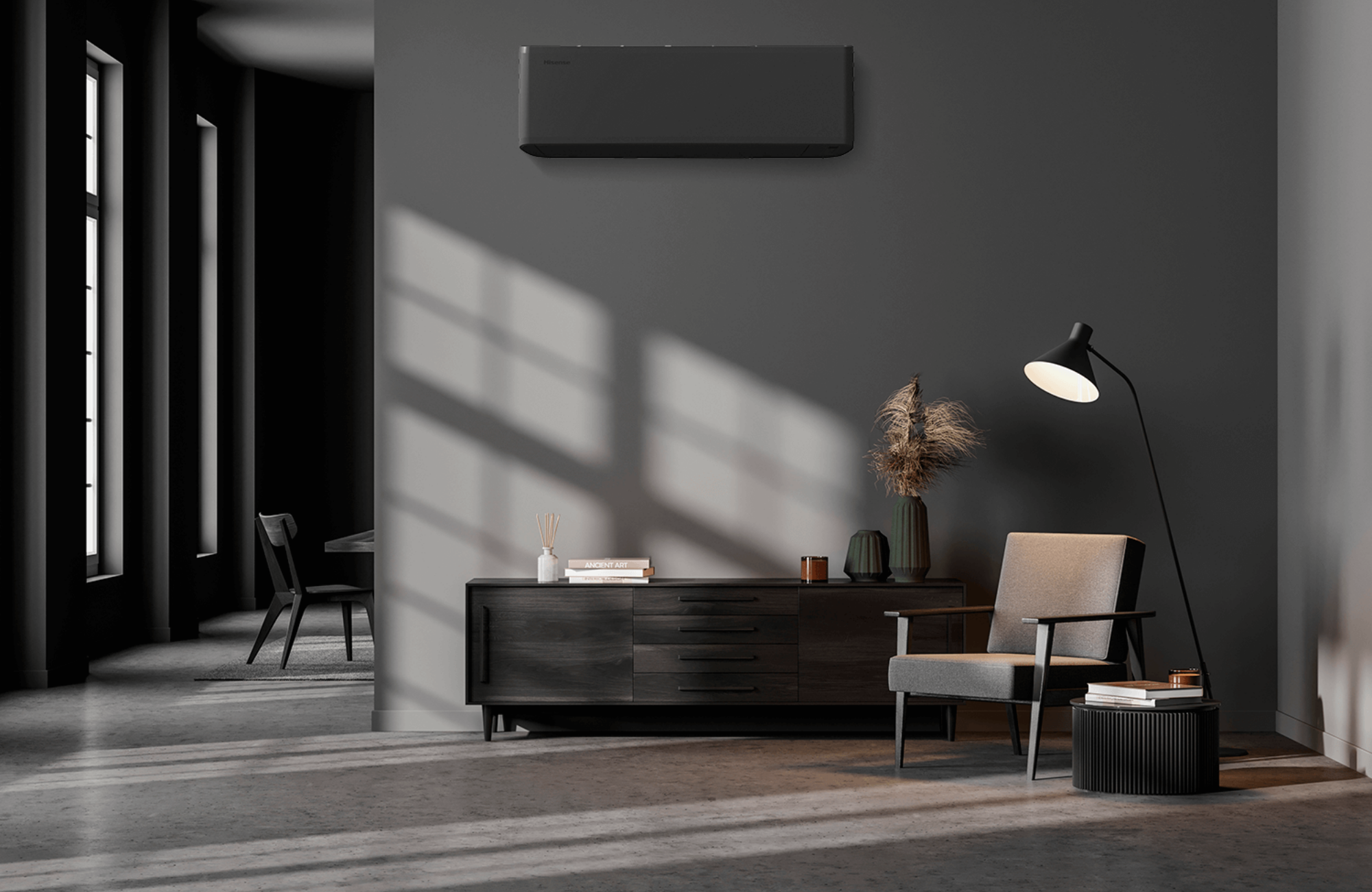 ブラックモデルのエアコンがインストールされたモダンな部屋