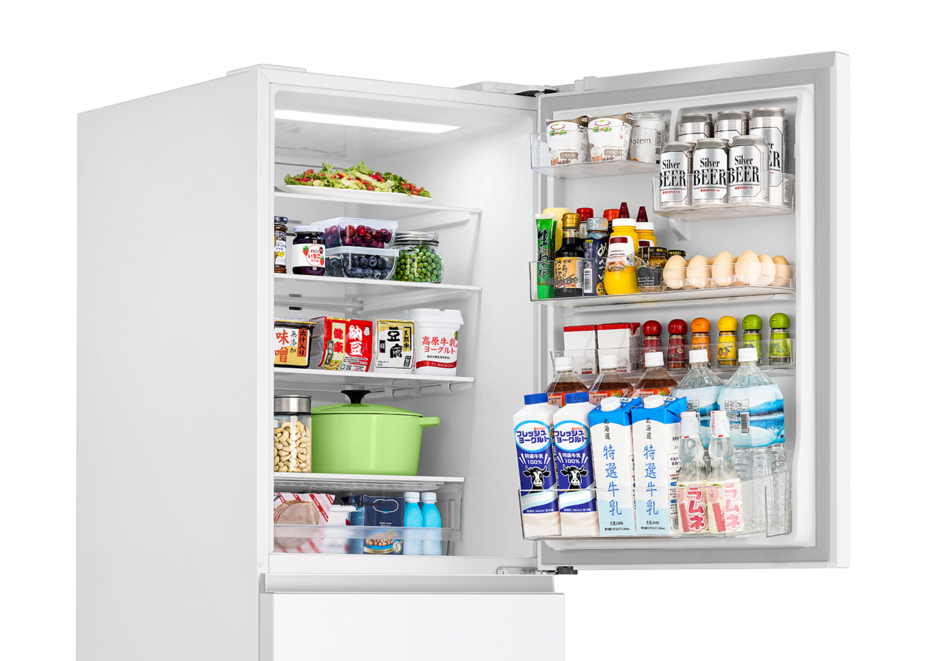 大容量の冷蔵庫内部